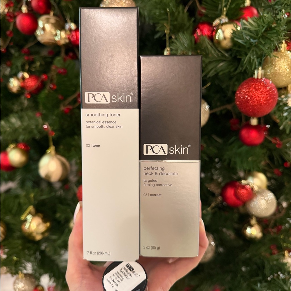 Smoothing Toner and Perfecting Neck & Décolleté Cream - Black and Cream